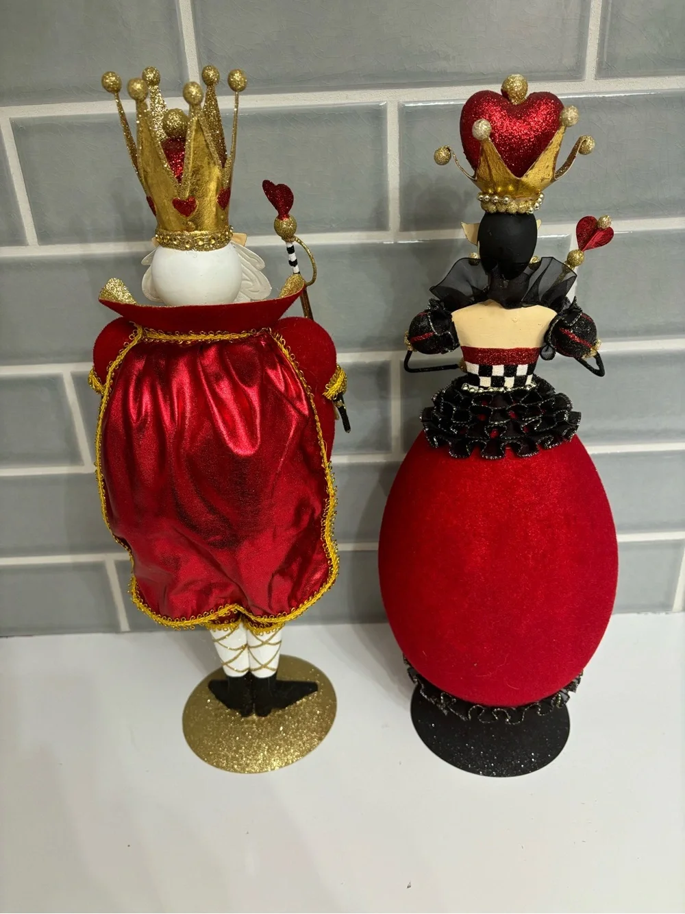 Set Of 2 PIER 1 IMPORTS King & Queen Of Hearts 16